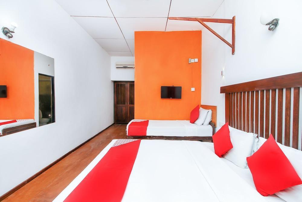 Ceylonica Beach Hotel Negombo Esterno foto