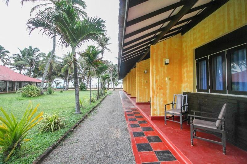 Ceylonica Beach Hotel Negombo Esterno foto