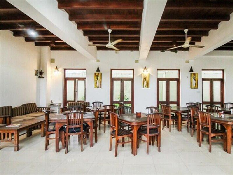 Ceylonica Beach Hotel Negombo Esterno foto