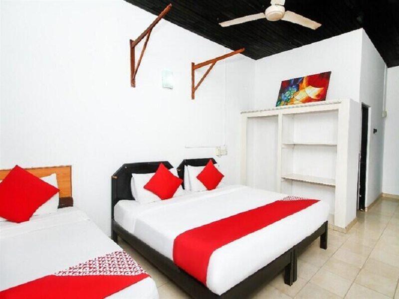 Ceylonica Beach Hotel Negombo Esterno foto