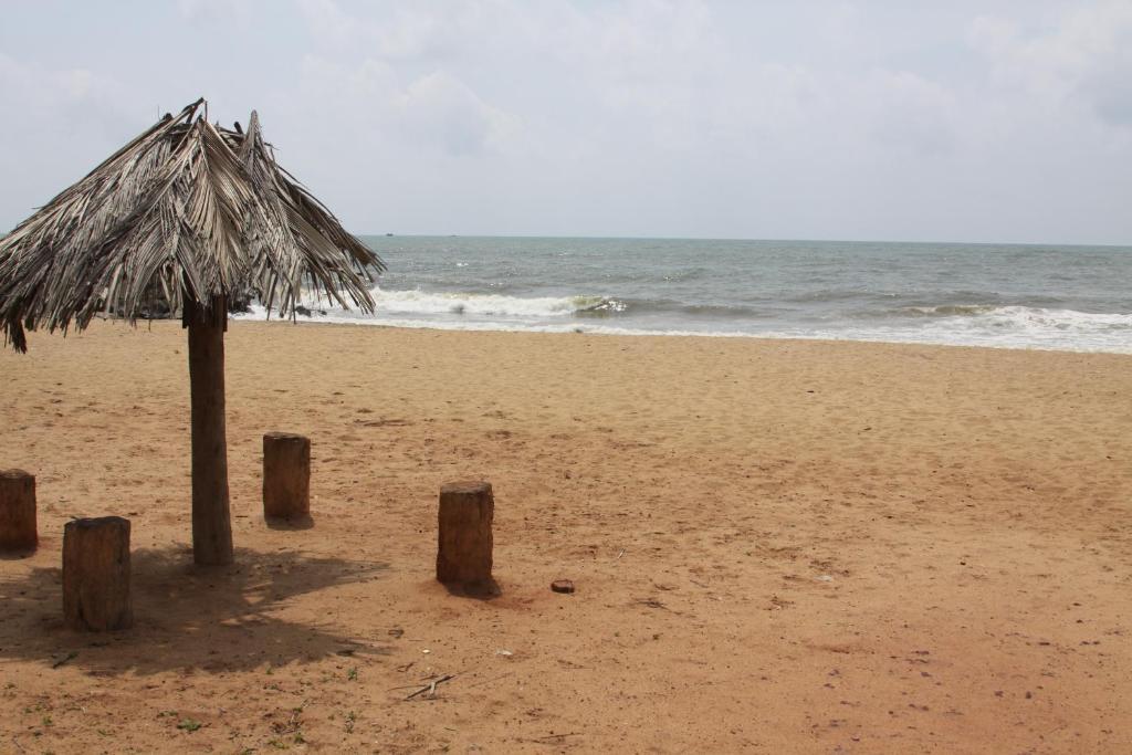 Ceylonica Beach Hotel Negombo Esterno foto