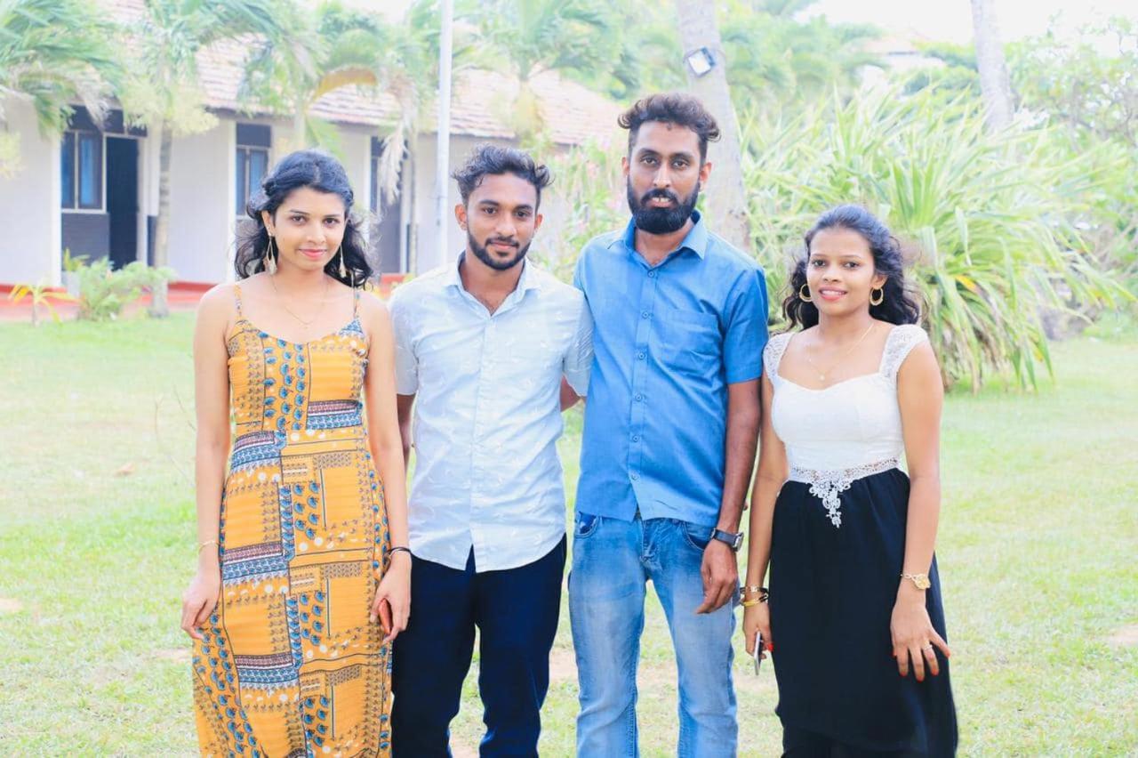 Ceylonica Beach Hotel Negombo Esterno foto