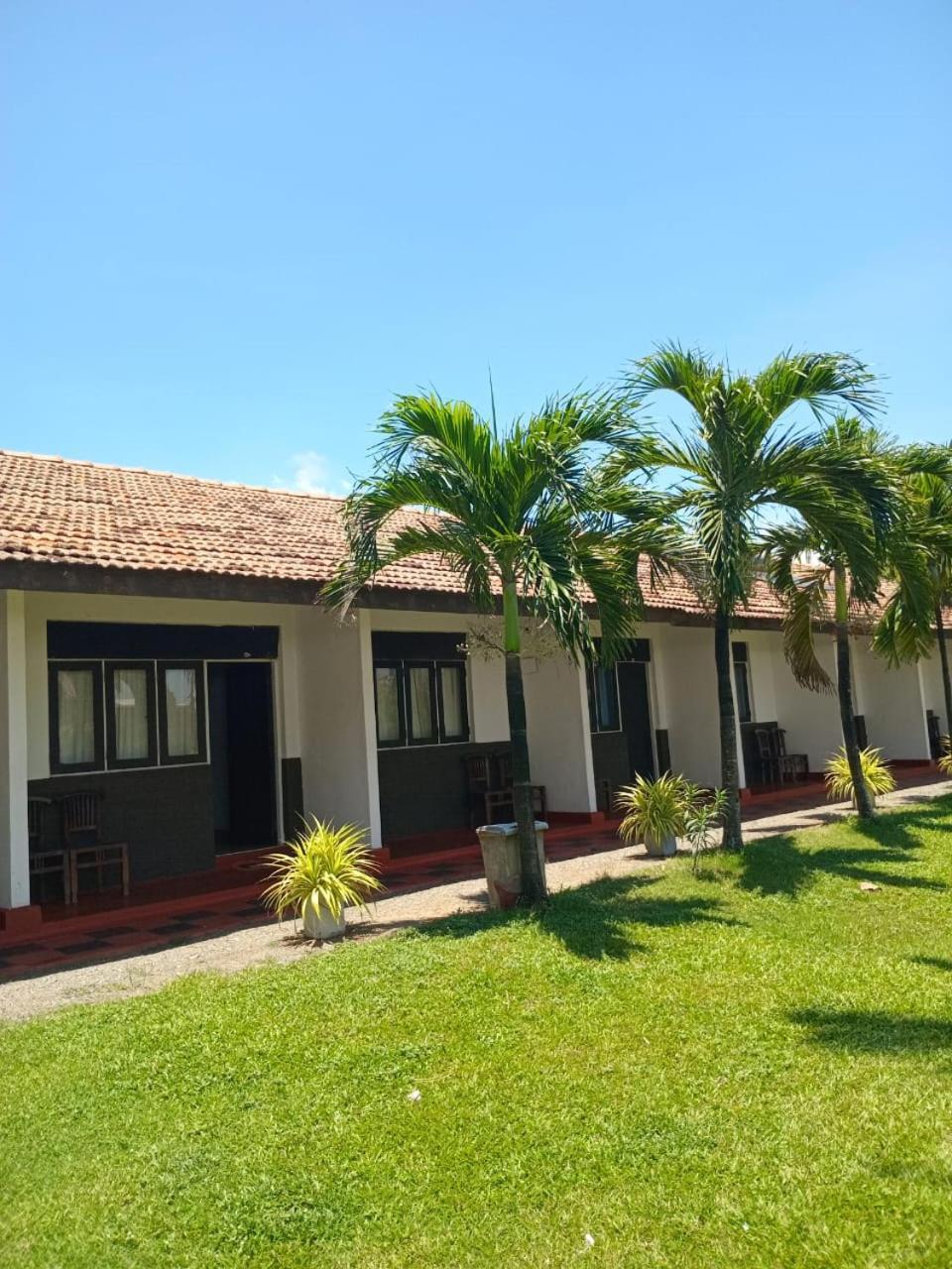 Ceylonica Beach Hotel Negombo Esterno foto