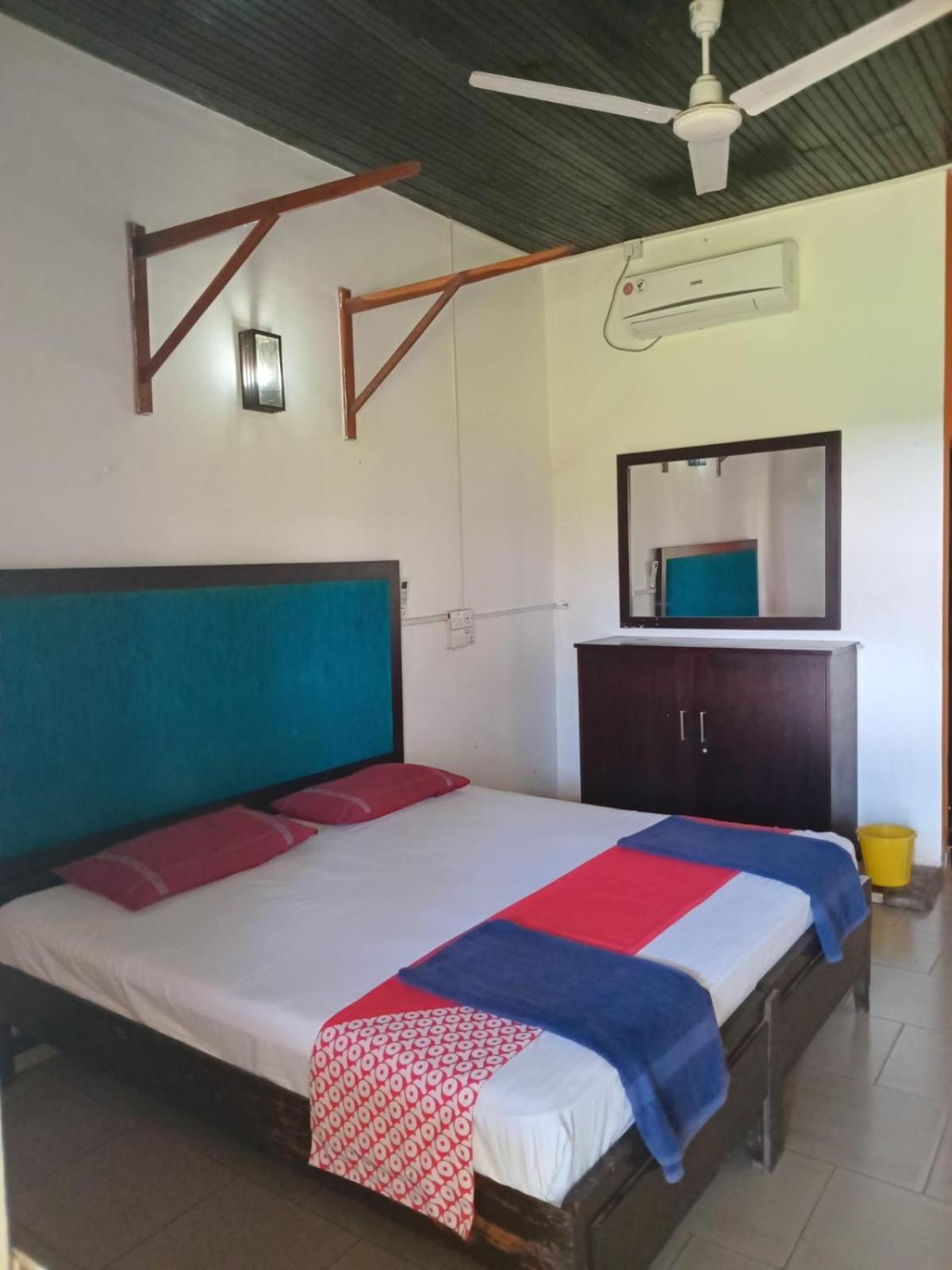 Ceylonica Beach Hotel Negombo Esterno foto