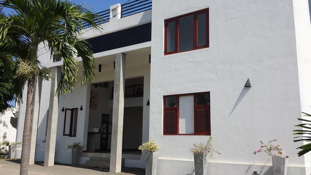 Ceylonica Beach Hotel Negombo Esterno foto