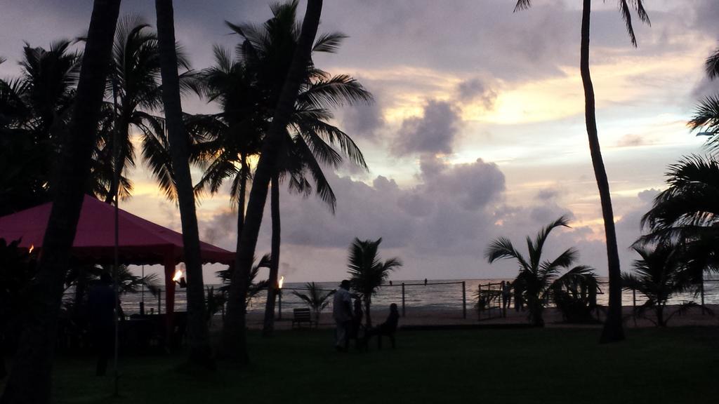 Ceylonica Beach Hotel Negombo Esterno foto